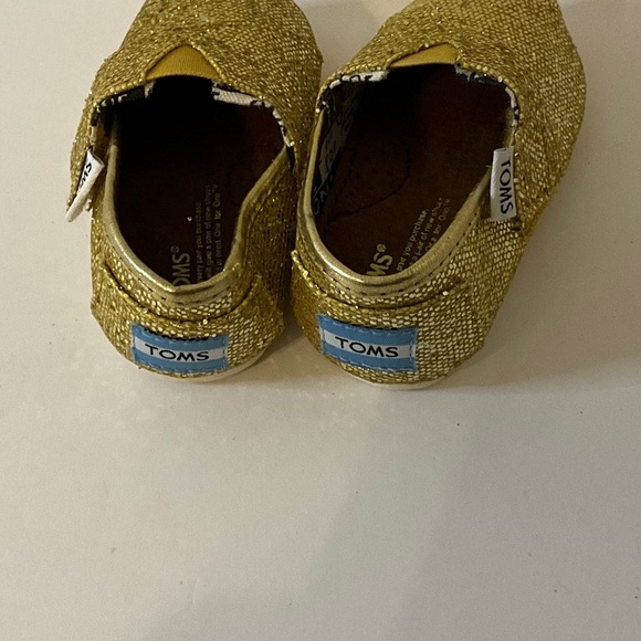 TOMS Kids Shimmering Gold Dress Shoes - Picture 4 of 4